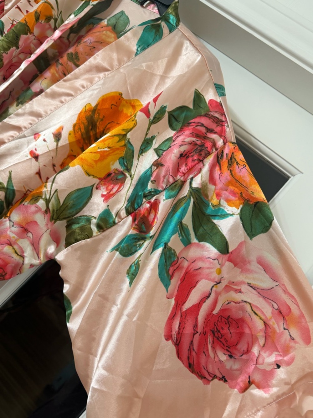Beautiful Pink Robe with Roses. - Picture 2 of 6